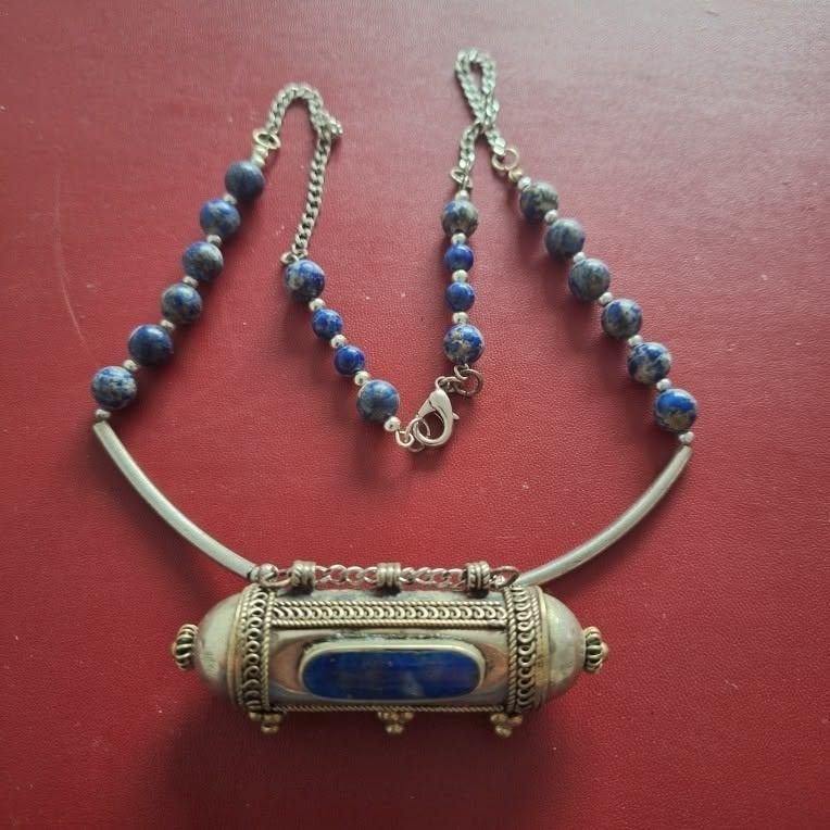 Zilveren ketting met lapis lazuli kralen en hanger, Overige materialen, Zo goed als nieuw, Met edelsteen, Verzenden