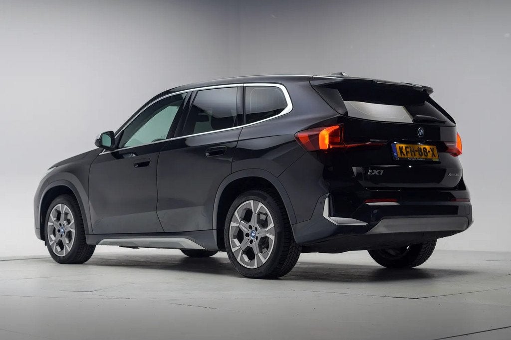 BMW iX1 xDrive30 313pk Launch Edition 67 kWh 3-fase [ LED Ad, Auto's, BMW, Automaat, Automatische klimaatregeling, 0 cilinders