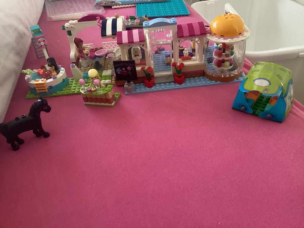 Lego Friends camping zwembad tent caravan en lunch cafetje, Verzenden, Zo goed als nieuw