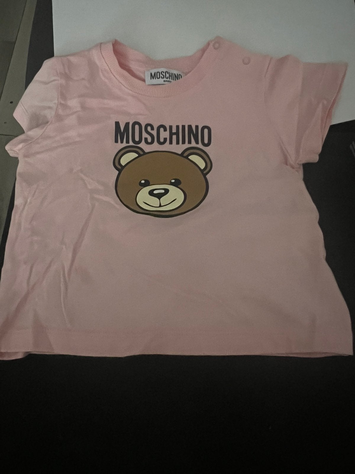 Moschino  t shirt 12/18 maanden, Ophalen, Zo goed als nieuw, Meisje, Shirtje of Longsleeve