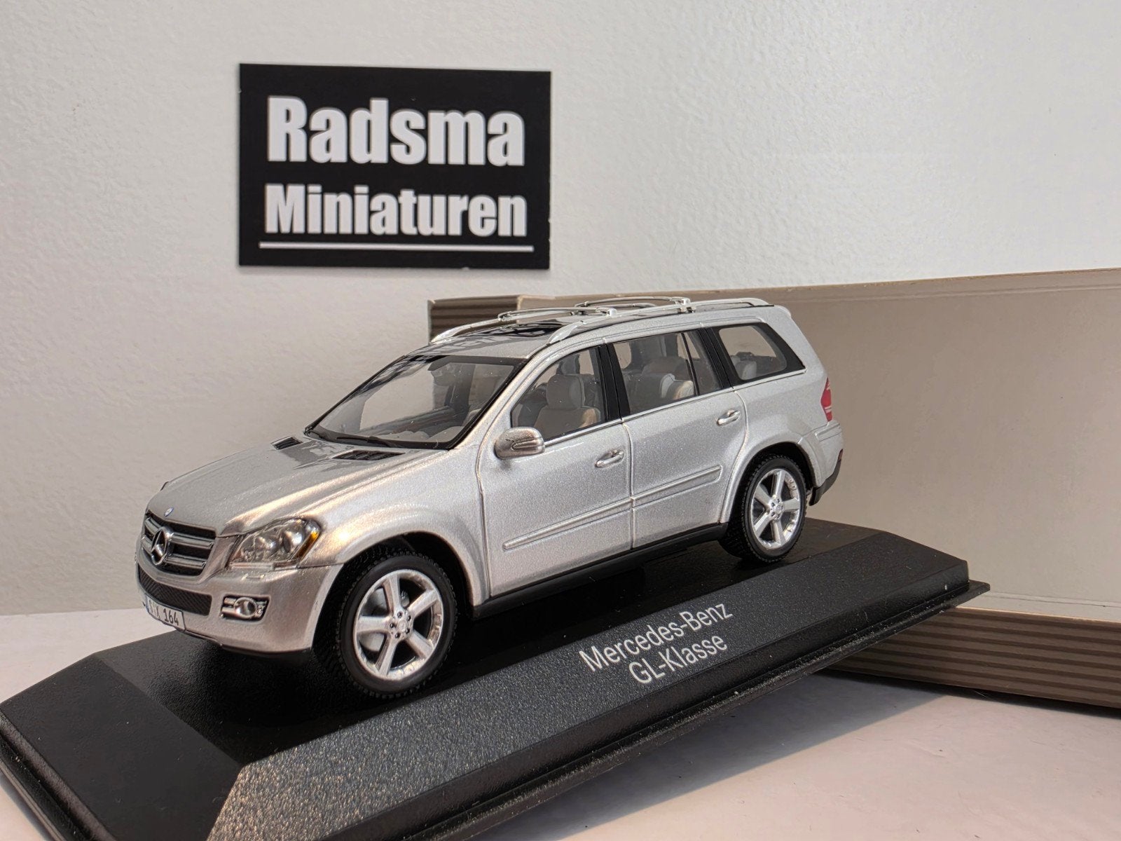 Mercedes-Benz GL-Klasse - panodak silver - 1:43 Minichamps, Hobby en Vrije tijd, Auto, Ophalen of Verzenden, Zo goed als nieuw