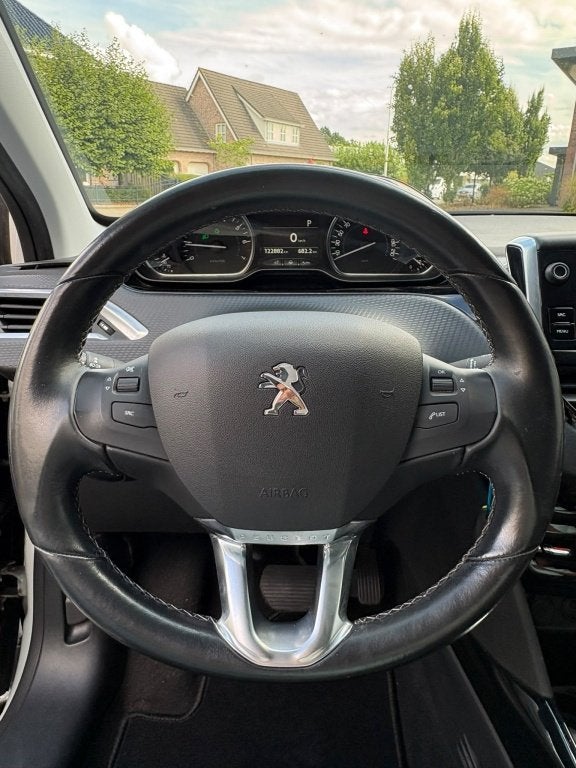 Foto 14 van Peugeot 2008 1.2 PureTech Allure Distributie V.V AUTOMAAT Xe