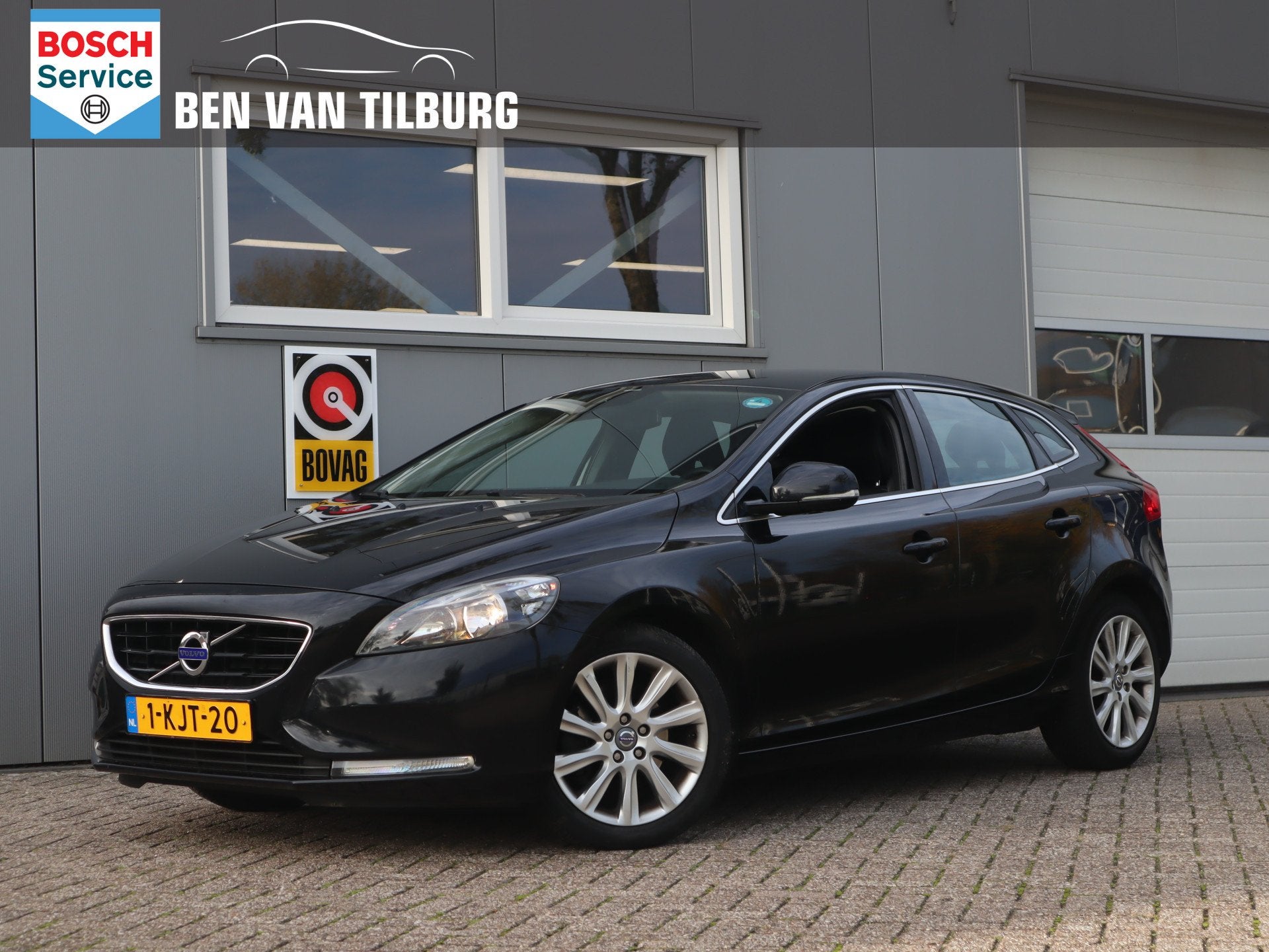 Volvo V40 1.6 T3 Momentum / Cruise / Airco / Camera, Voorwielaandrijving, Stof, Gebruikt, Zwart