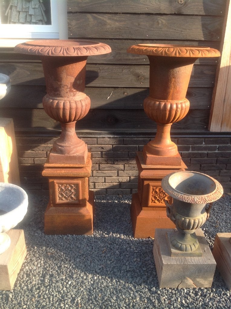 Hele grote pot en sokkel gietijzer., Tuin en Terras, Ophalen, 40 cm of meer, Rond, Nieuw