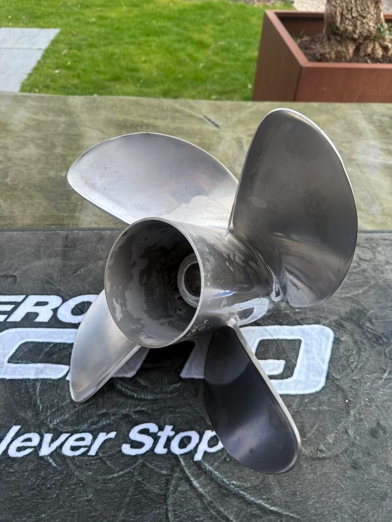 Mercury schroef / propeller Revolution 4 20P, Ophalen of Verzenden, Gebruikt, Motor en Techniek, Motorboot