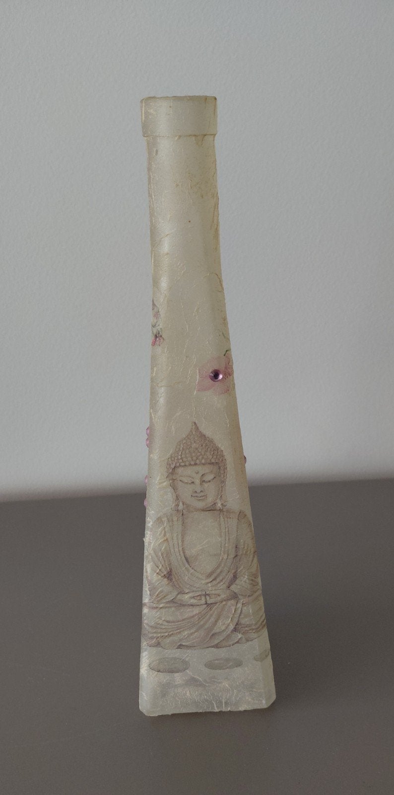 Decoratieve Boeddha vaas met bloemen en steentjes, Met reliëf, Beige, Ophalen of Verzenden, Zo goed als nieuw