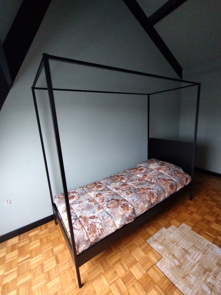 Hemelbed VT Wonen metaal zwart z.g.a.n. 200x90, Ophalen, 90 cm, Eenpersoons, Zwart