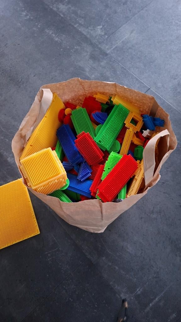 Nopper bouwstenen in verschillende kleuren, Ophalen