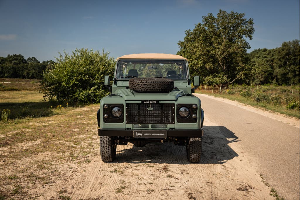 Land Rover Defender 90 benzine 2.5 gerestaureerd Wegenbelast, foto 4