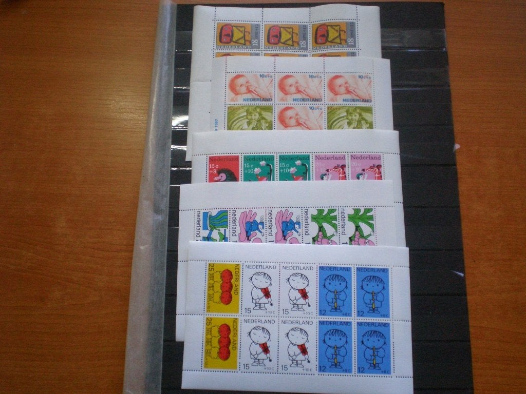 Nederland Kindervellen 1965-2000 Postfis ( X 195)..€ 15, Verzenden