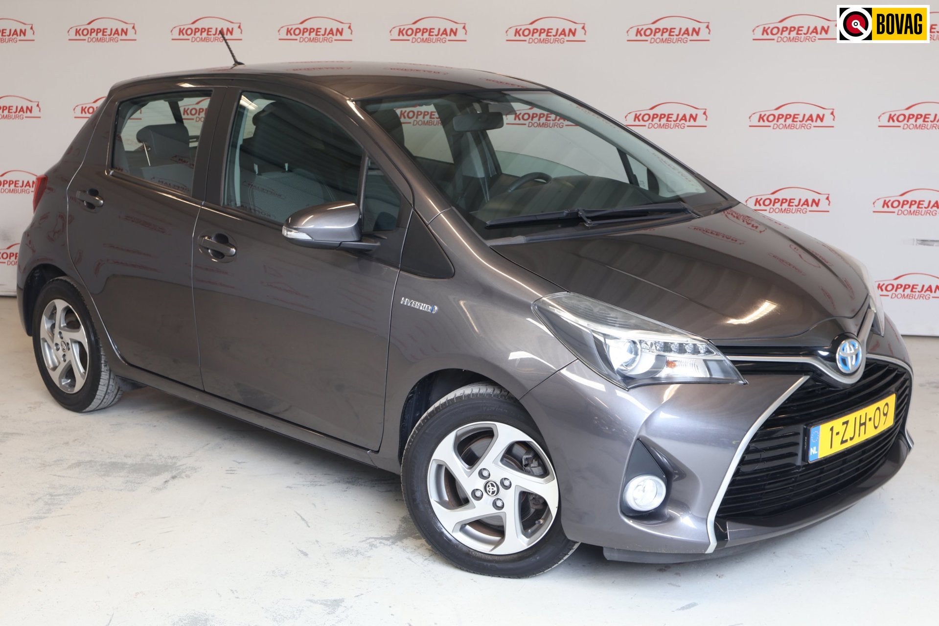 Toyota Yaris 1.5 Hybrid Lease NL auto, Cruise controle, navi, 4 cilinders, 49 €/maand, Origineel Nederlands, Hybride Elektrisch/Benzine