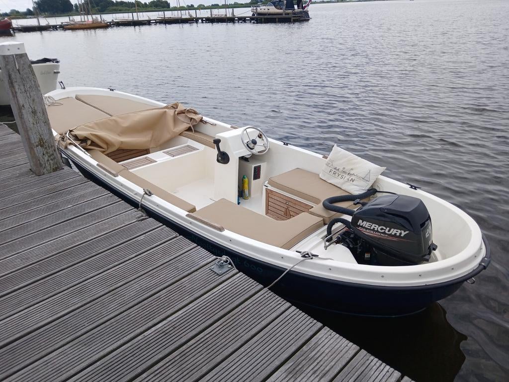 Zeer nette sloep 6 mtr Mercury 4-takt  20pk buitenboordmotor, Watersport en Boten, Sloepen, Ophalen of Verzenden, Zo goed als nieuw