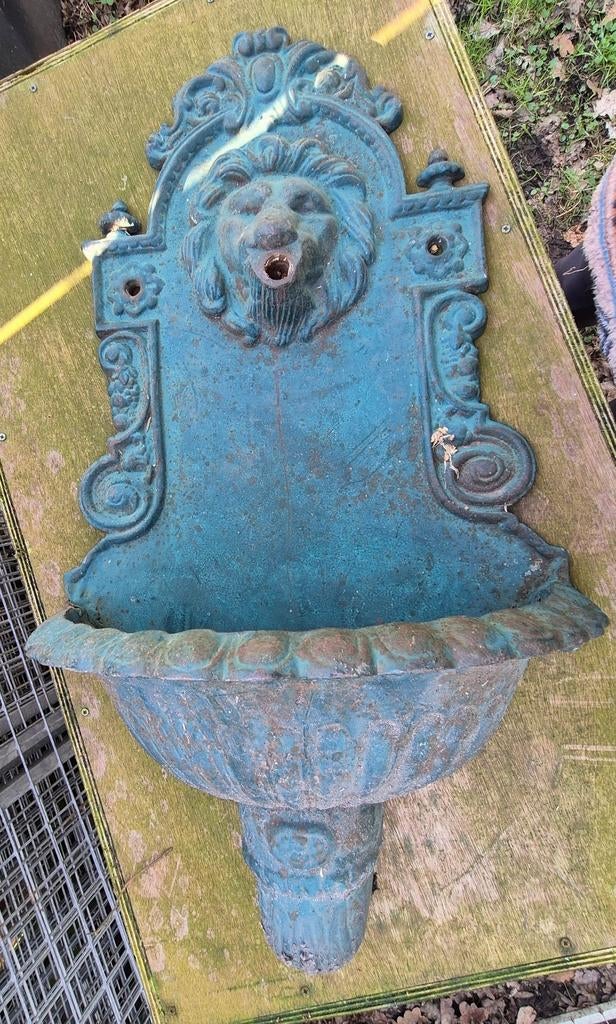 Antieke gietijzeren leeuwenkop fontein, Tuin en Terras, Ophalen of Verzenden, Gebruikt, Gietijzer, Fontein