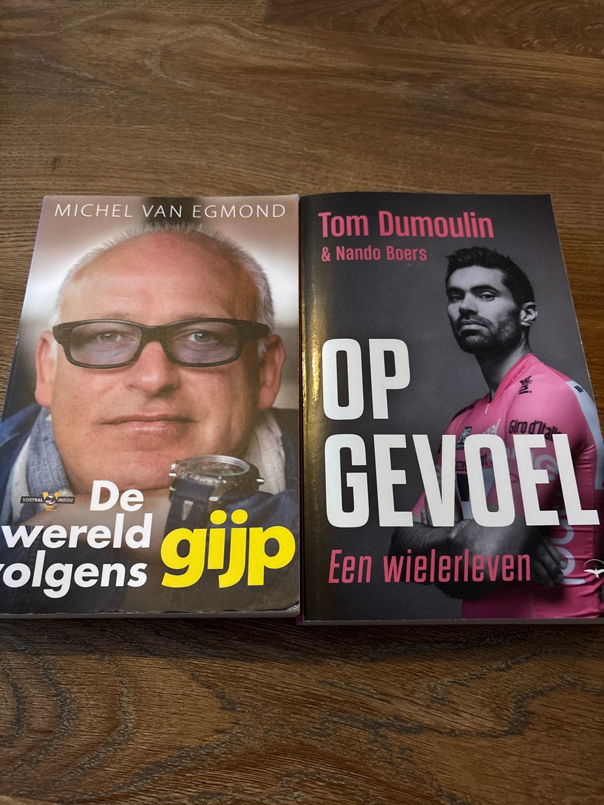 Boeken: De wereld volgens Gijp & Op Gevoel (Tom Dumoulin), Ophalen of Verzenden, Gelezen, Lopen en Fietsen