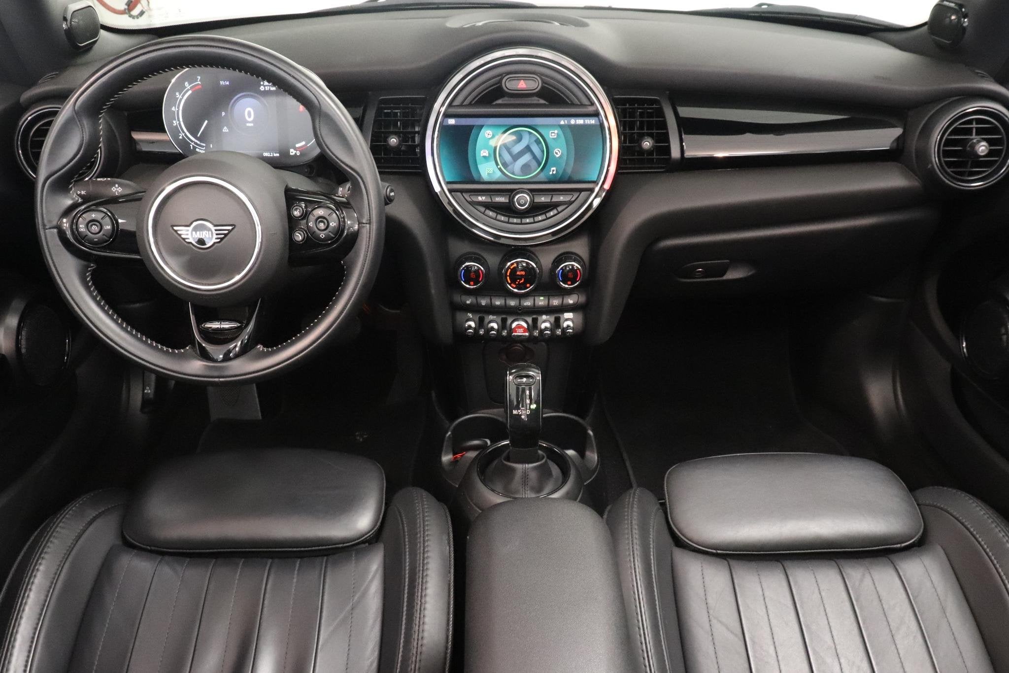 MINI Cabrio 1.5 Cooper Chili | Camera | Harman Kardon | Navi, Auto's, Mini, 136 pk, Gebruikt, 4 stoelen, Leder en Stof