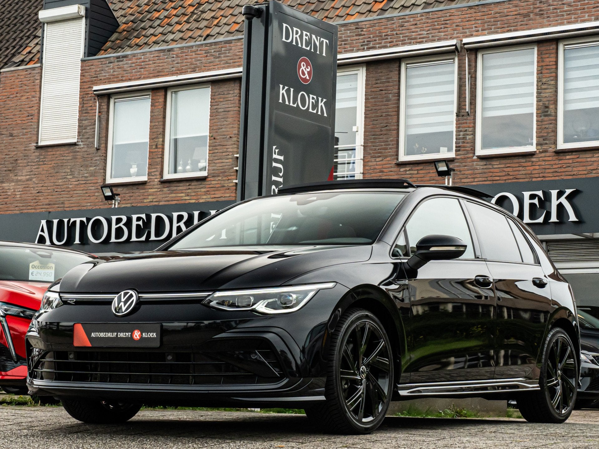 Volkswagen Golf 1.5 eTSI R-Line Business PANO CAMERA 18 INCH, Dealer onderhouden, Euro 6, 4 cilinders, Zwart
