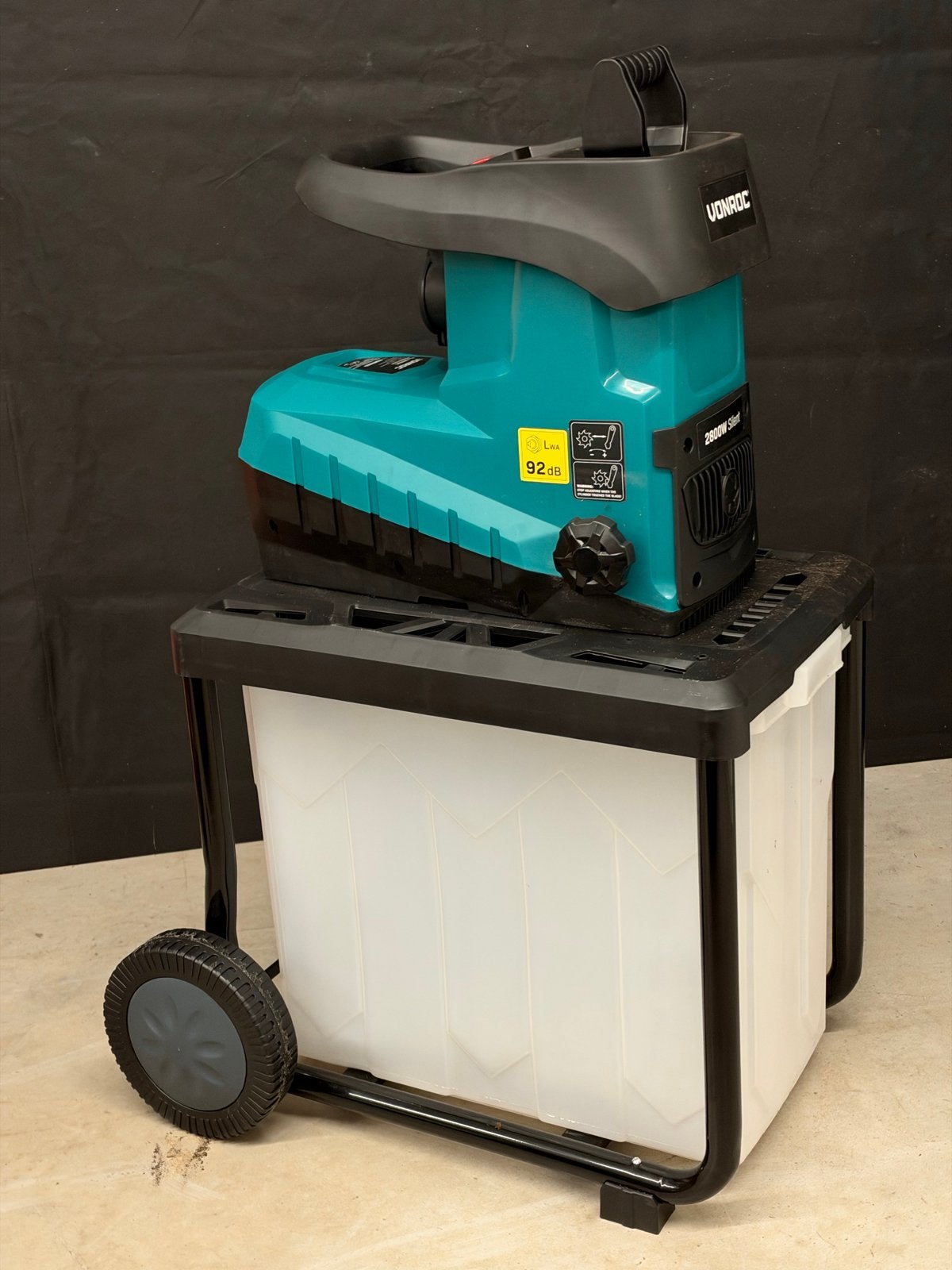 VONROC Stille Hakselaar 2800W - Ø45mm takken 7 min gebruikt., Ophalen, Nieuw, Elektrisch, Met opvangbak