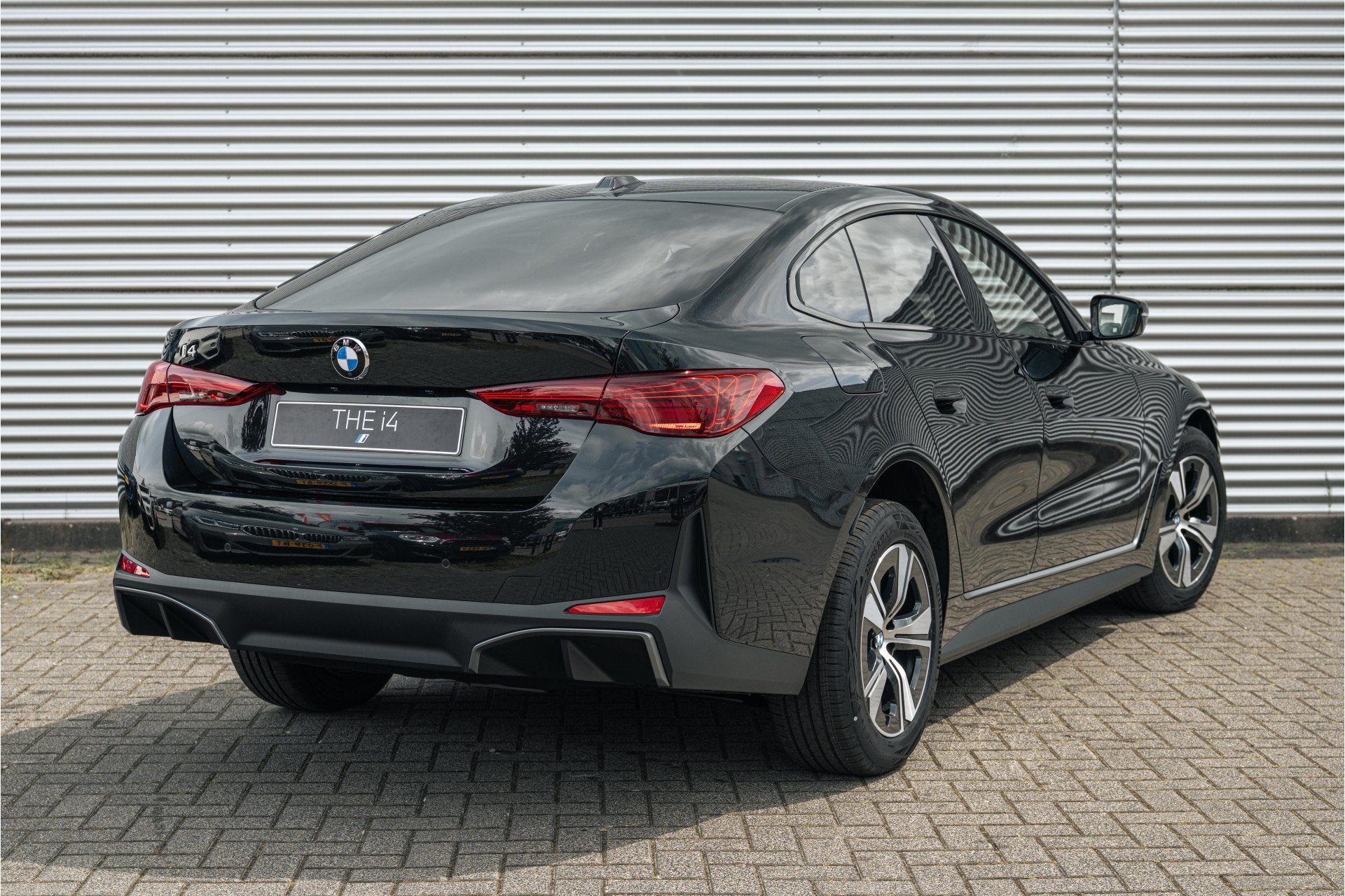 BMW i4 eDrive40 Gran Coupe Pure Edition / Achteruitrijcamera, Auto's, Dealer onderhouden, Achterwielaandrijving, Zwart, Automatische klimaatregeling