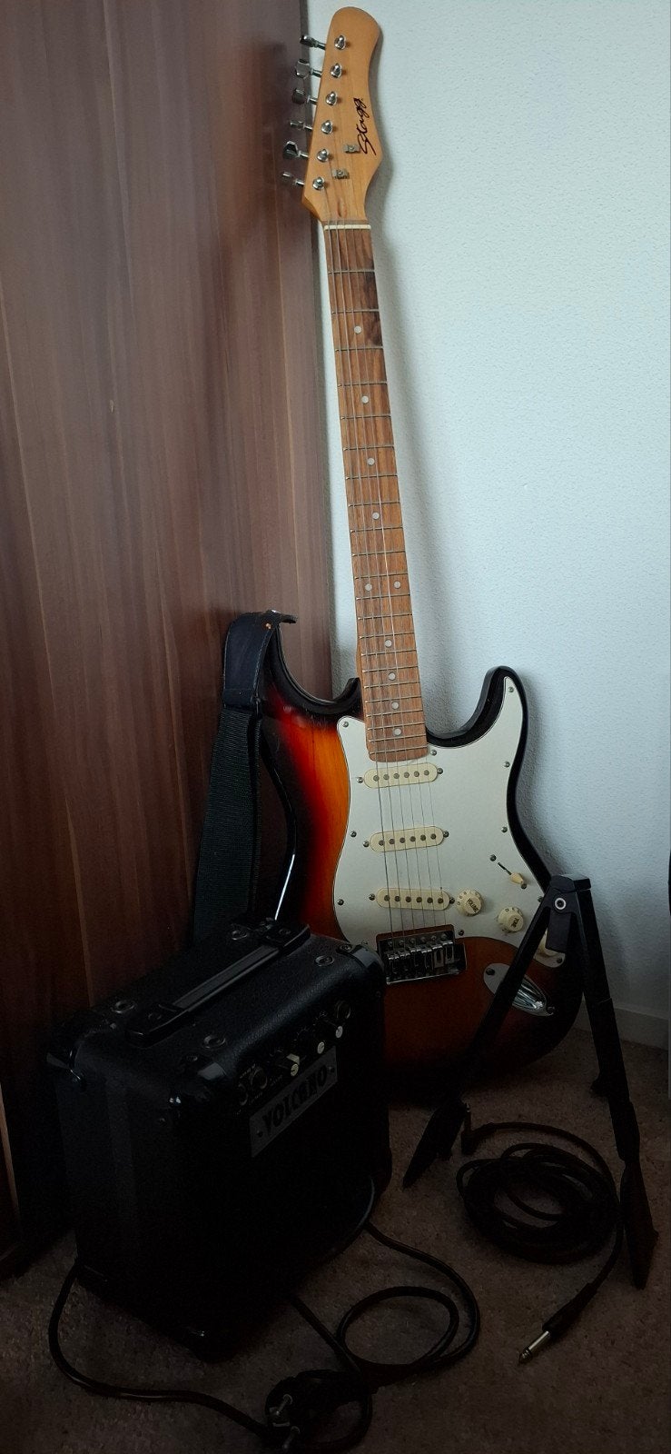 Stagg elektrische gitaar set met versterker en accessoires, Muziek en Instrumenten, Met versterker, Zo goed als nieuw, Solid body