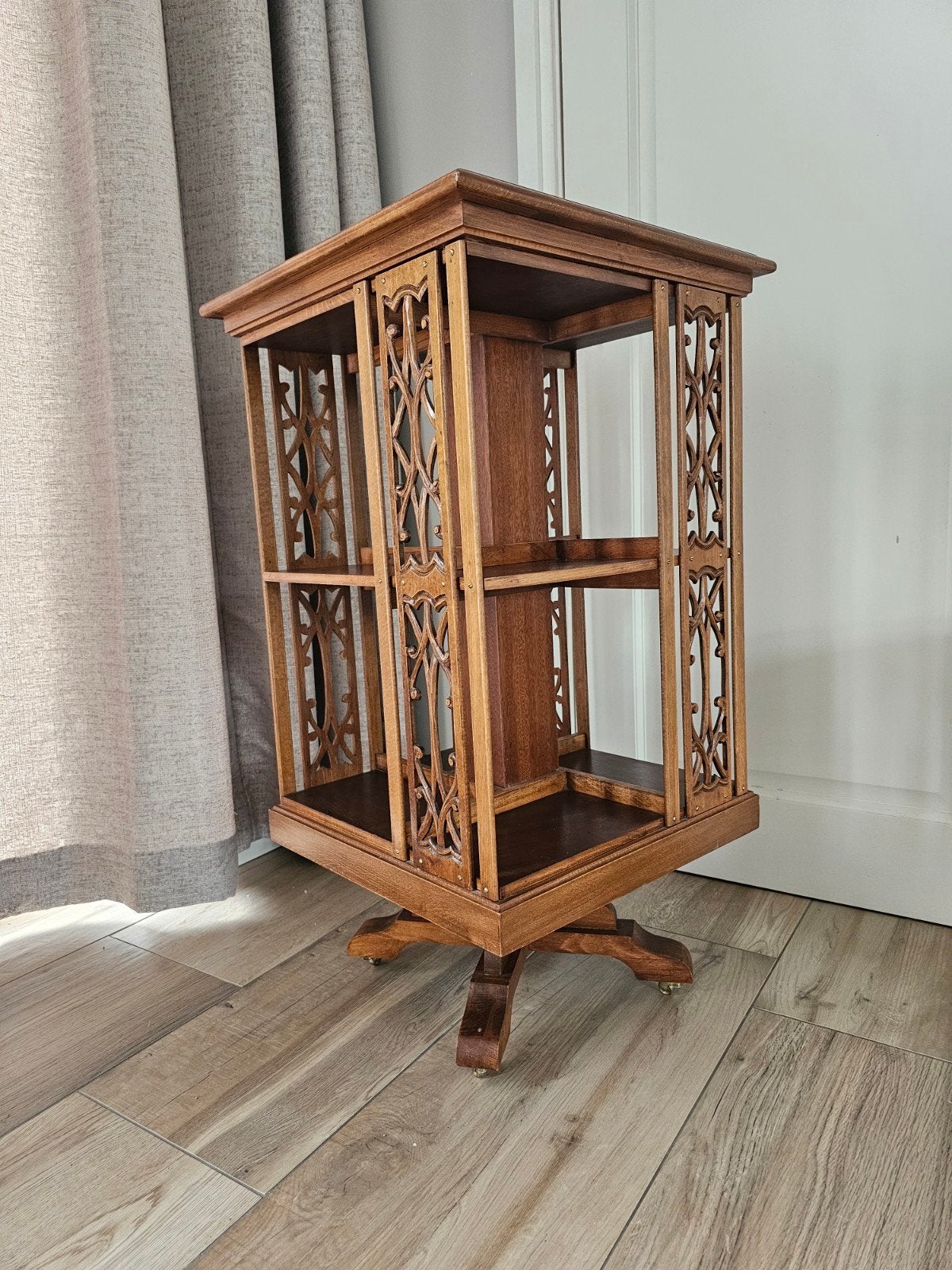 antieke arts & crafts style boekenmolen, Ophalen of Verzenden