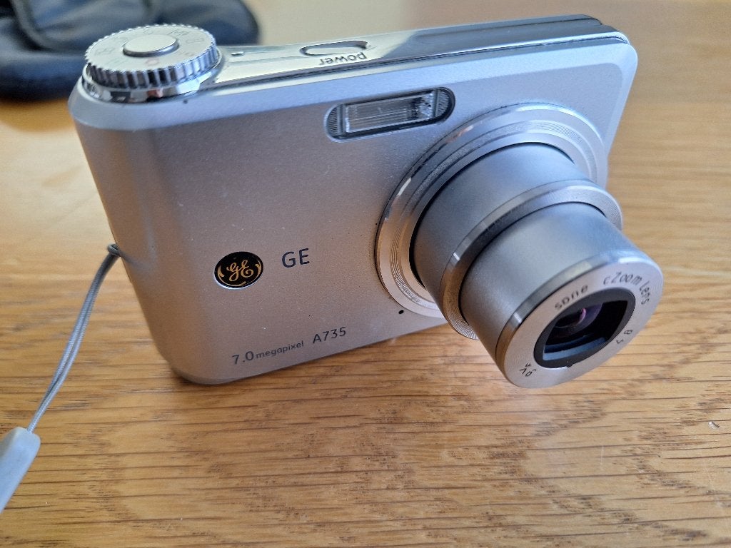 Compact camera van GE type A735, 7 megapixels, Gebruikt, Geheugenkaart, Ophalen of Verzenden