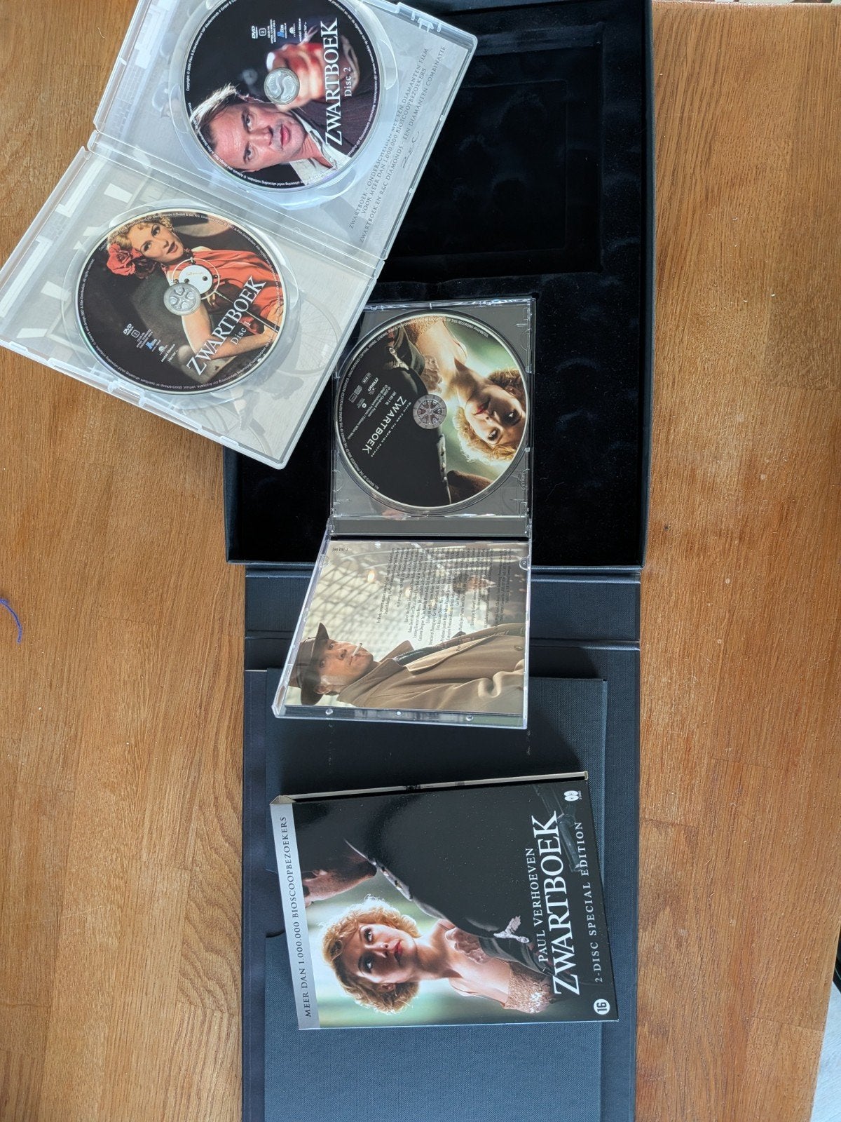 Zwartboek Collector's Edition: DVD, CD & Scriptboek, Bonusmateriaal, Zo goed als nieuw, Vanaf 12 jaar, Historisch