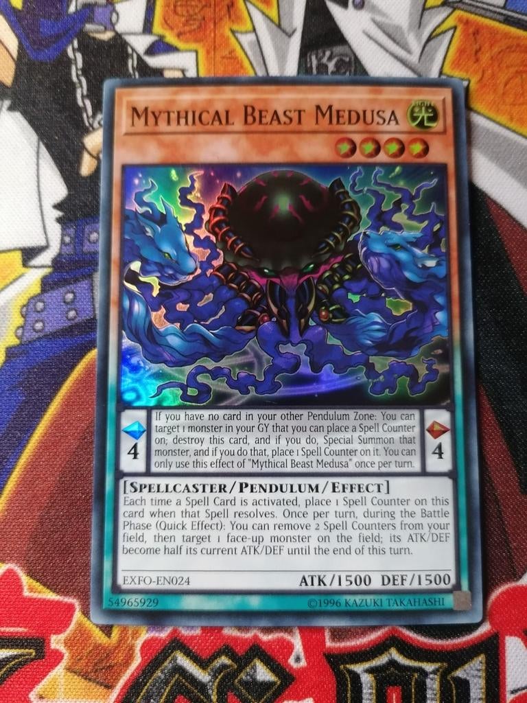 Mythical Beast Medusa - Super Rare EXFO - Yu-Gi-Oh, Ophalen of Verzenden, Zo goed als nieuw, Foil