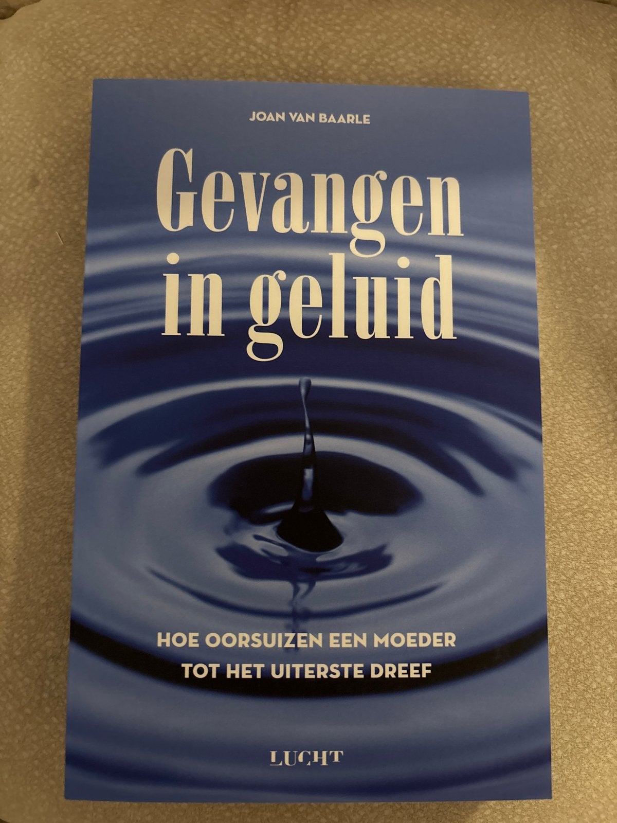 Gevangen in geluid - Joan van Baarle (Oorsuizen), Ophalen of Verzenden, Zo goed als nieuw, Nederland