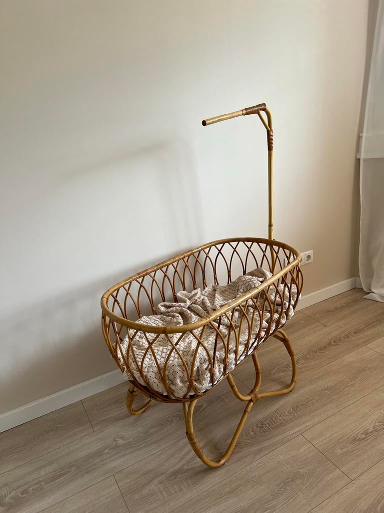 Rotan wiegje met matras en piekstok - Perfect voor newborn, Kinderen en Baby's, Ophalen of Verzenden, Gebruikt, Wieg