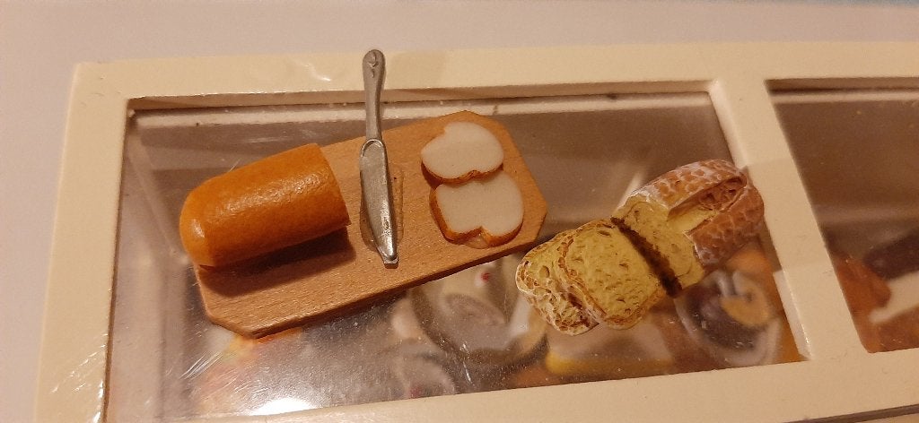 Miniatuur brood en beleg voor poppenhuis, Ophalen of Verzenden, Gebruikt, Decoratie