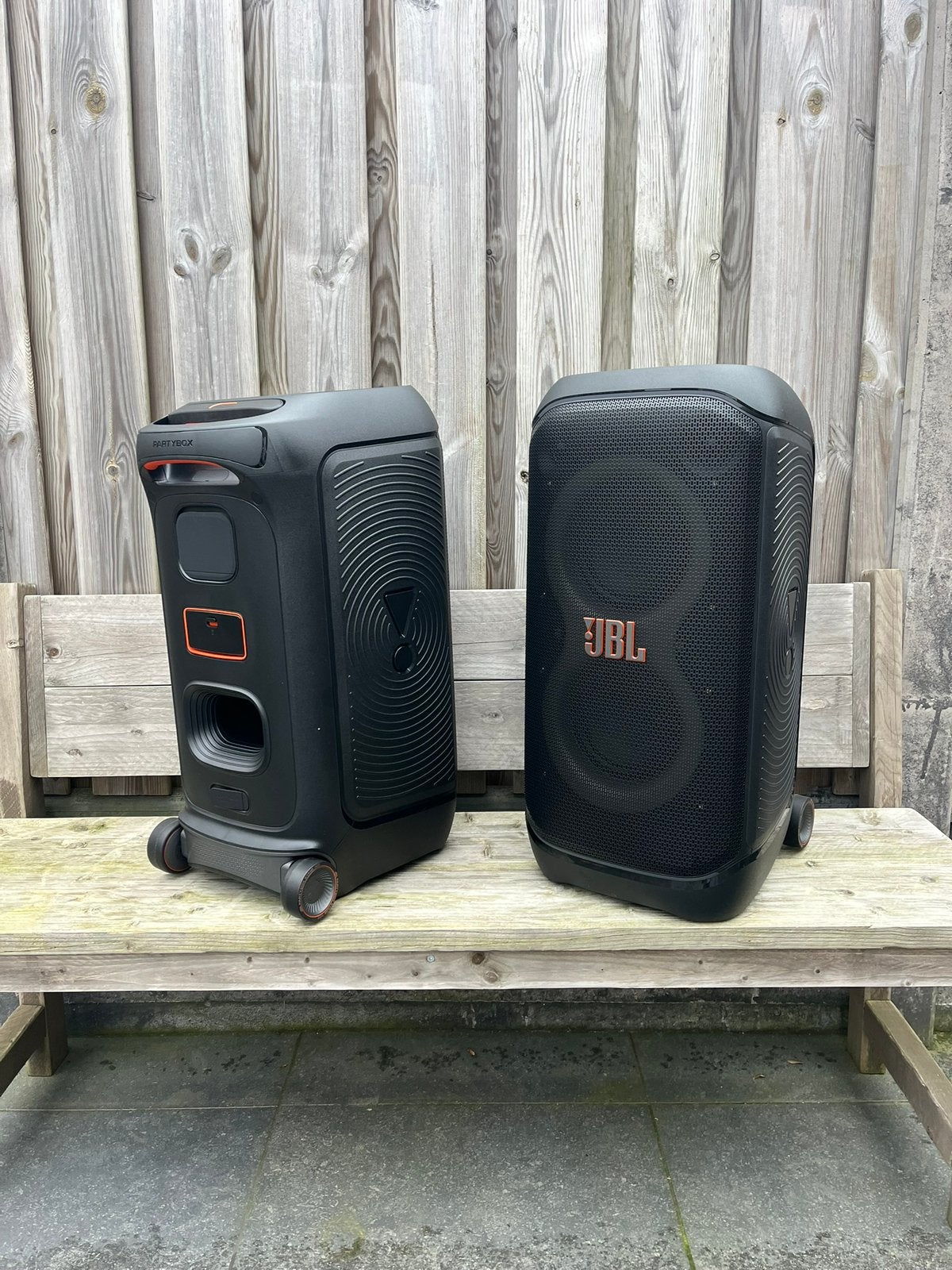 Foto 7 van Te Huur JBL Partyboxen 320