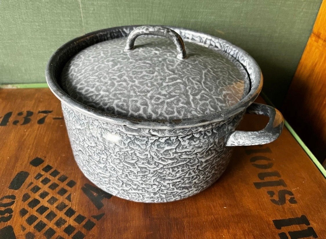 Emaille gewolkte pan met deksel - grijs, 21 cm, Antiek en Kunst, Ophalen of Verzenden