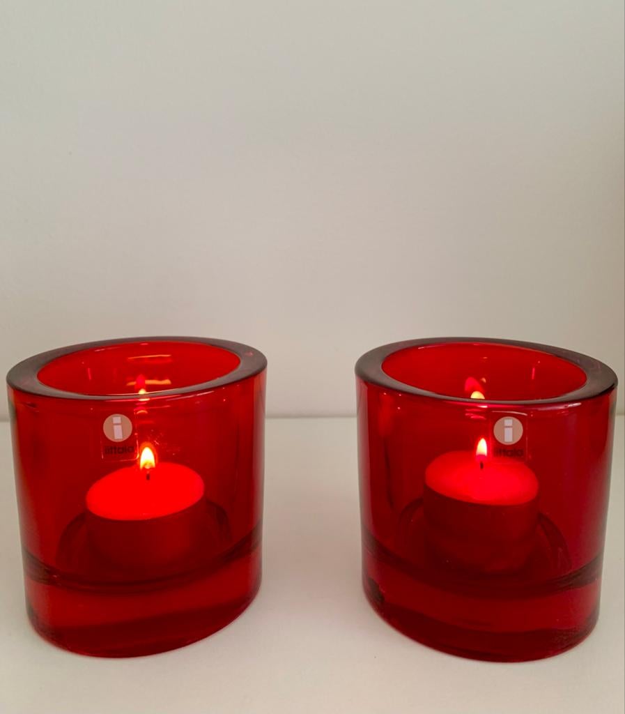Twee iittala waxinelichthouders van rood glas, Huis en Inrichting, Overige materialen, Ophalen of Verzenden, Zo goed als nieuw