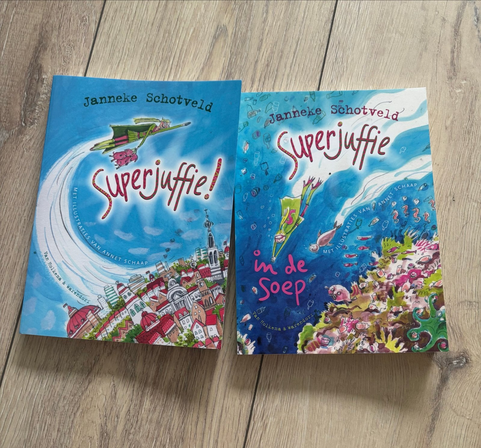 Superjuffie! en Superjuffie in de Soep - Janneke Schotveld, Ophalen, Zo goed als nieuw, Fictie