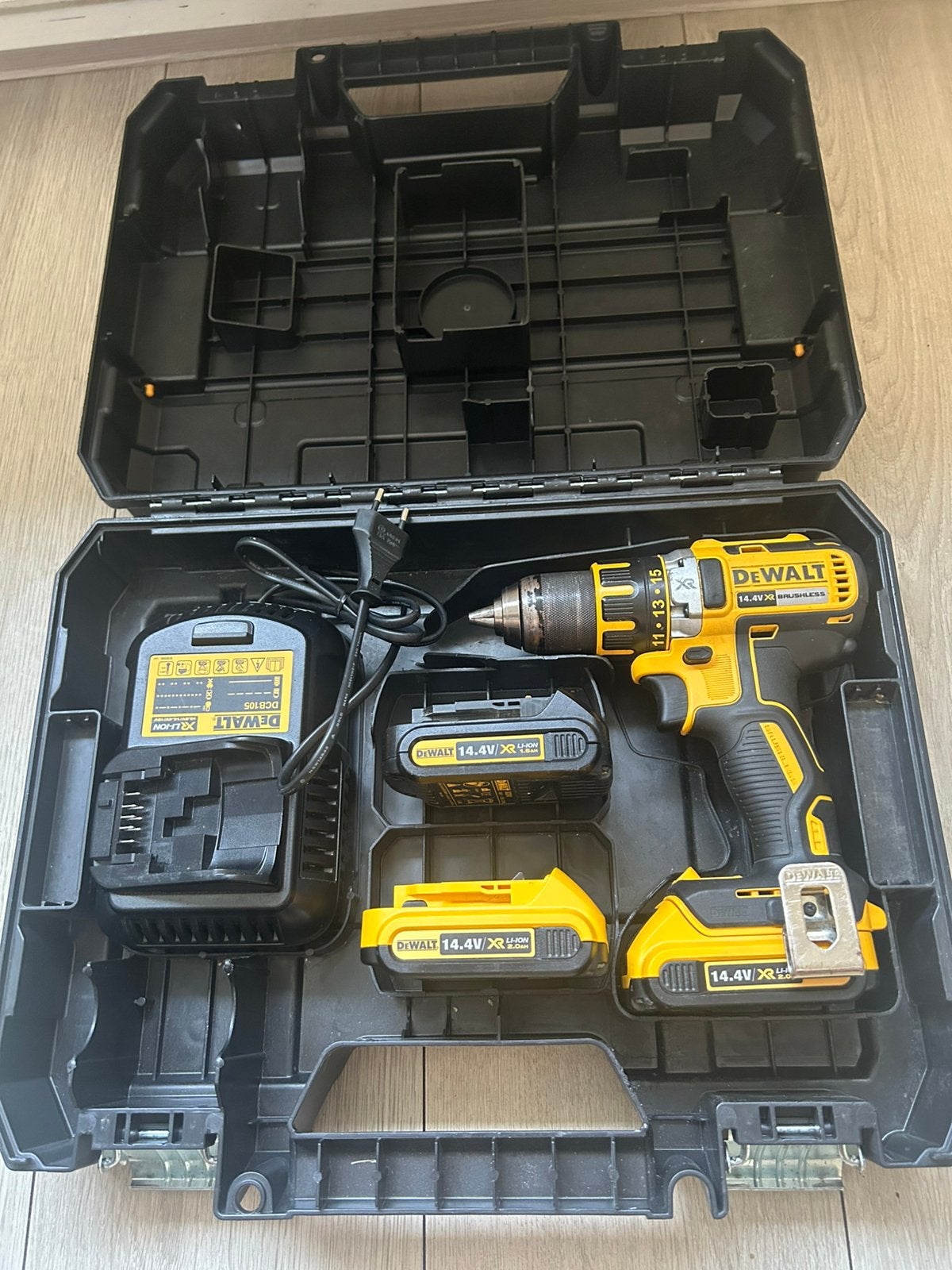 Zgan Dewalt Accu Boormachine 14,4V Brushless Motor 3 Accu’s, Ophalen of Verzenden, Zo goed als nieuw, Boormachine