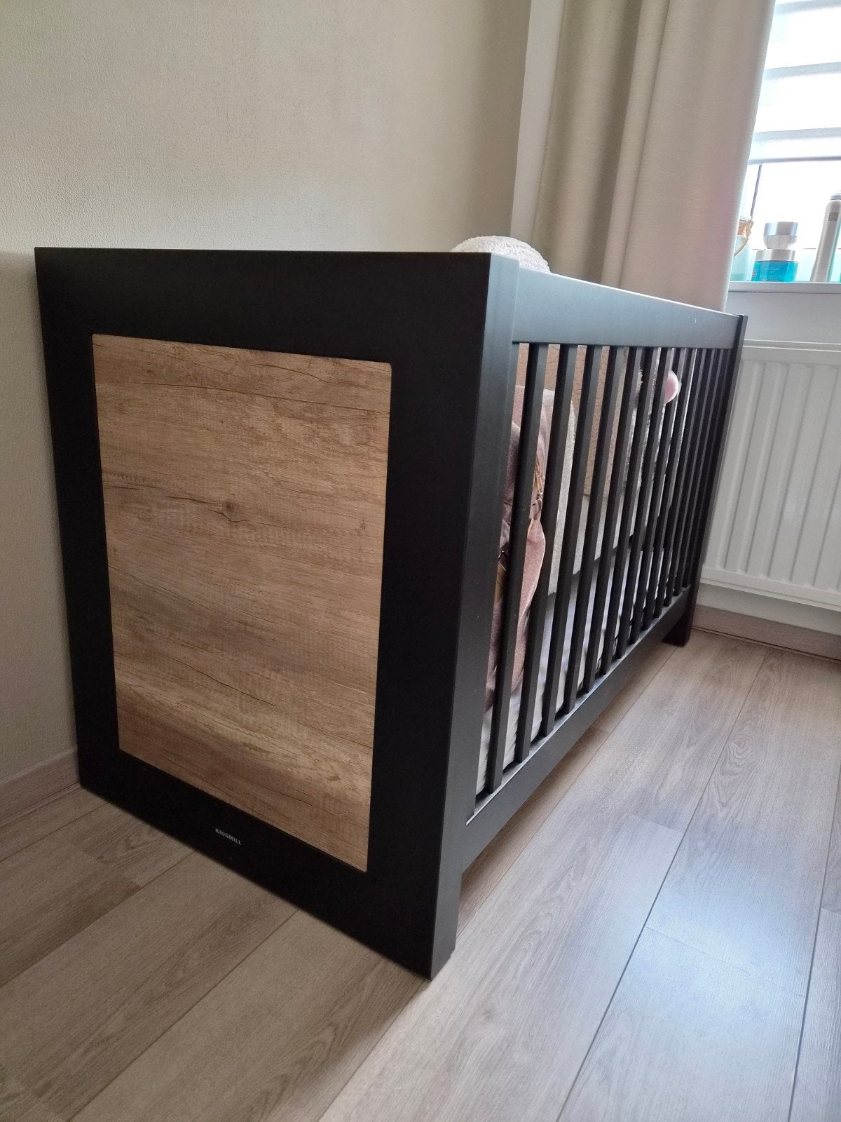Kidsmill Long Island Babybed Zwart / Oldwood 70x140 cm, Ophalen, Gebruikt, Ledikant