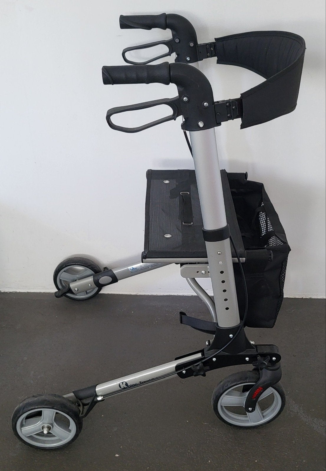 Kaigo Travel Deluxe lichtgewicht opvouwbare Rollator., Ophalen, Lichtgewicht, Zo goed als nieuw