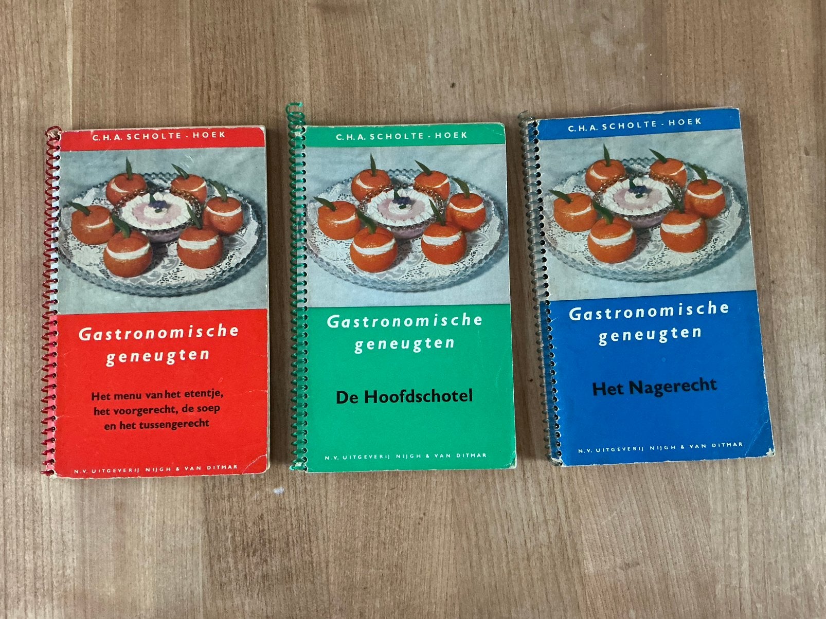 3 oude kookboekjes - Gastronomische geneugten - Scholte Hoek, Boeken, Ophalen of Verzenden, Gelezen