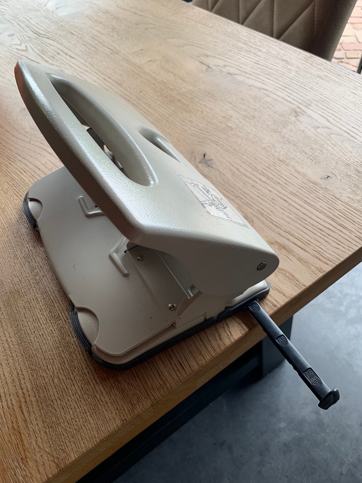 Leiz perforator met tientallen Leitz snelhechters, Antiek en Kunst, Ophalen of Verzenden