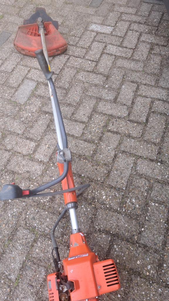 Te huur bosmaaier 15 euro, Tuin en Terras, Bosmaaiers, Ophalen of Verzenden, Benzine