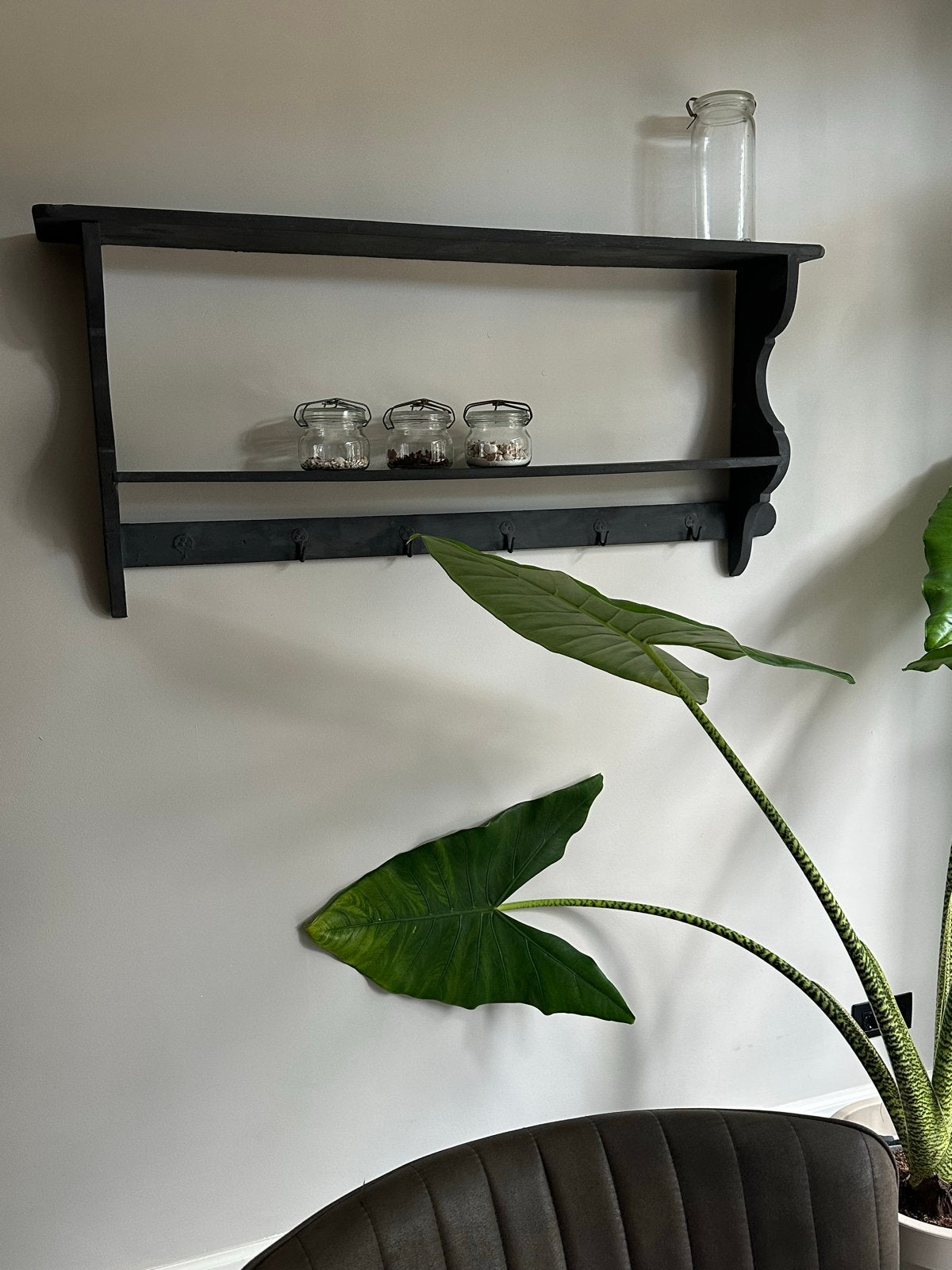Groot houten wandrek met haken, zwarte kalkverf, Ophalen, Gebruikt