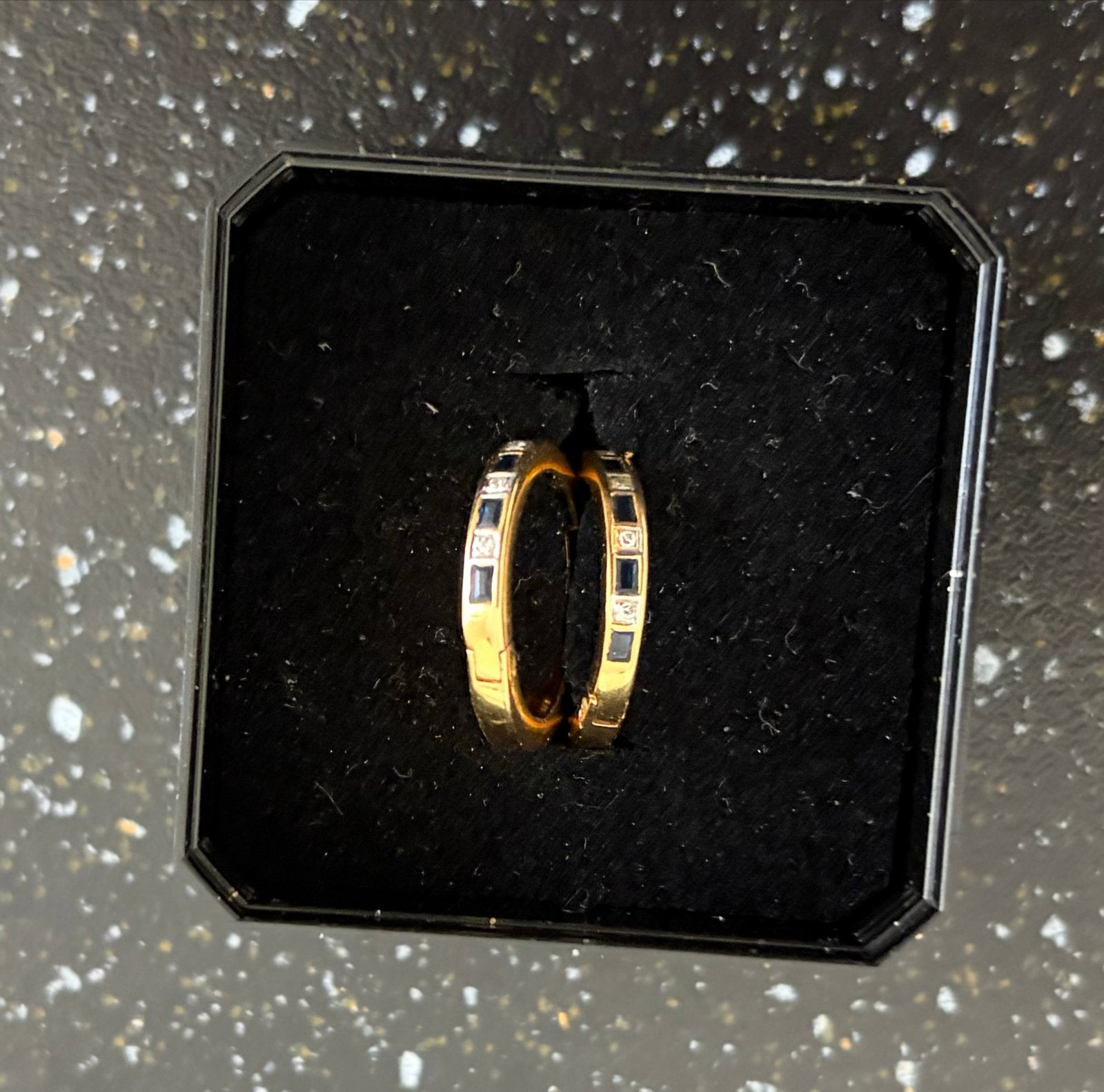 18 karaat Gouden oorringen met saffier, Ophalen of Verzenden, Met edelsteen, Goud, Goud