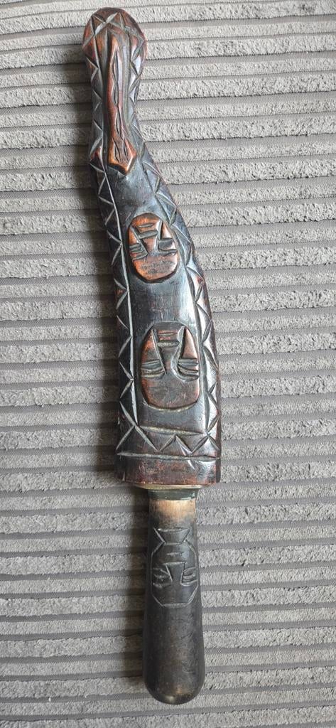 Paiwan-Taiwanees Machete Mes met Schede - Gesneden Hout, Antiek en Kunst, Kunst | Niet-Westerse kunst, Ophalen of Verzenden