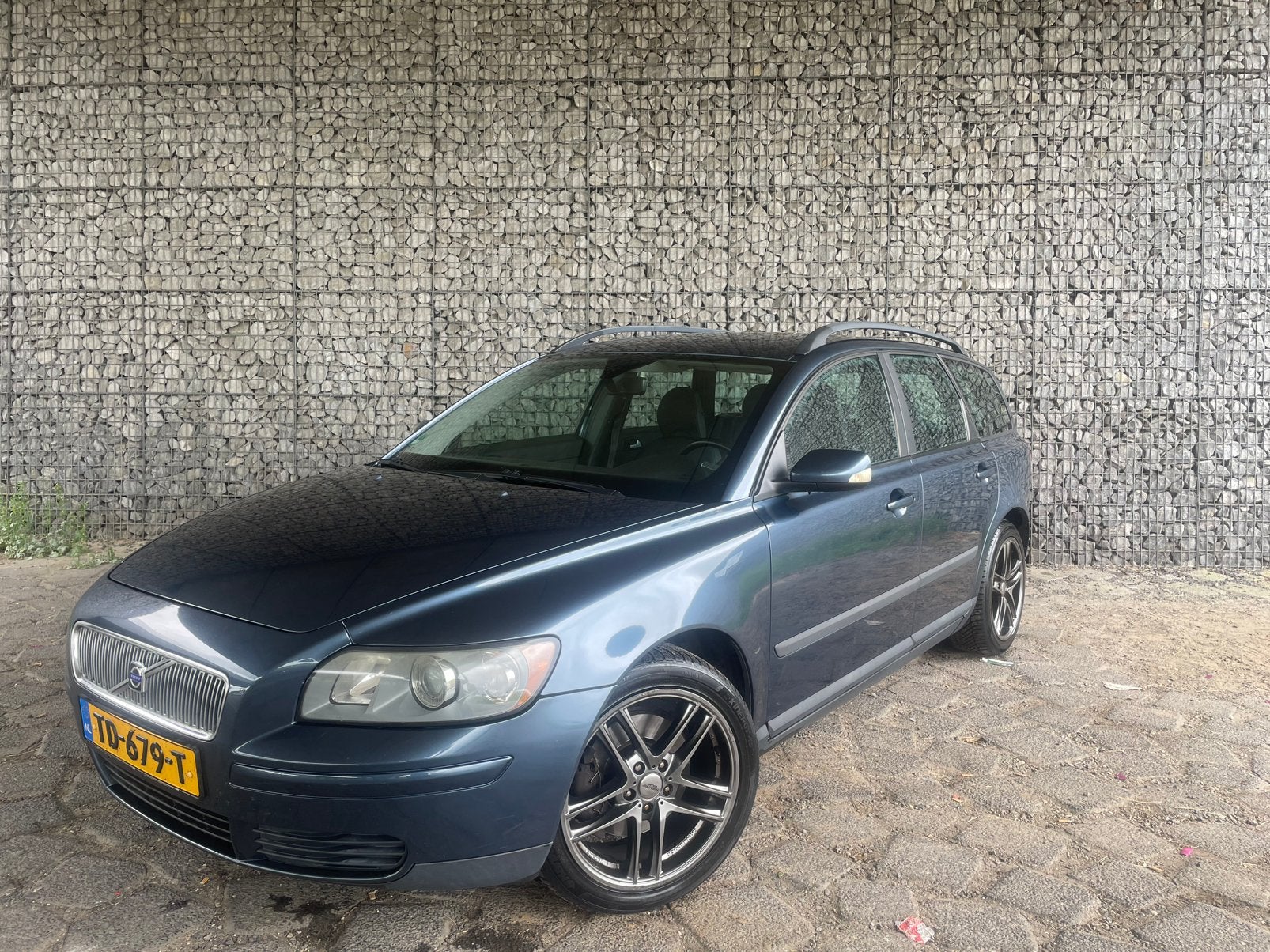 ZEER MOOIE Volvo V50 2.4/5 CILINDER/140PK/AUTOMAAT/CRUISE/, Auto's, Stof, Zwart, 700 kg, Blauw