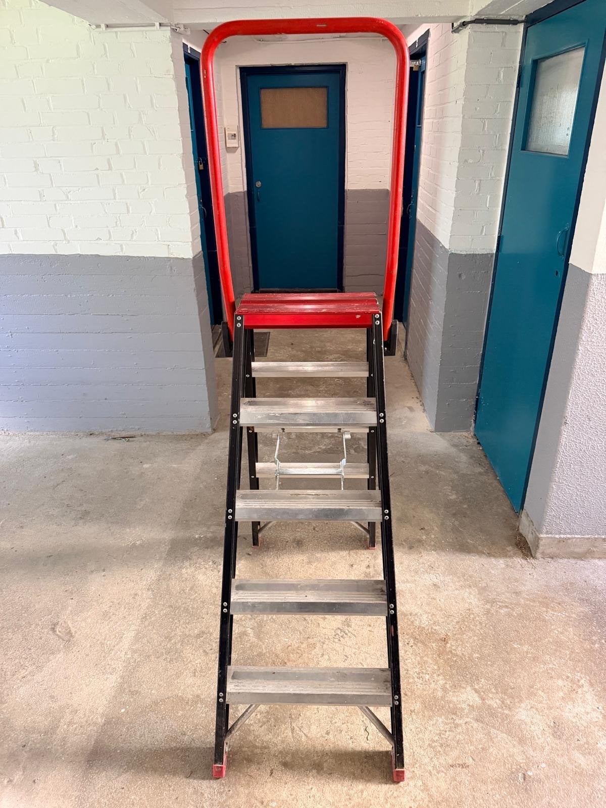 Stevige trap met 5 treden en handvat, Doe-het-zelf en Verbouw, Ophalen of Verzenden, Gebruikt, Trap, Minder dan 2 meter