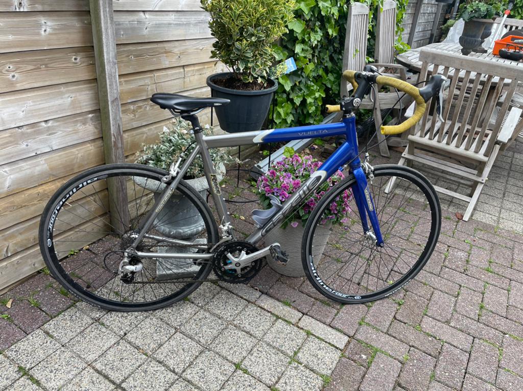 Racefiets Vuelta - Goede staat, direct klaar voor gebruik, Fietsen en Brommers, Fietsen | Racefietsen, 28 inch, Aluminium, Zo goed als nieuw