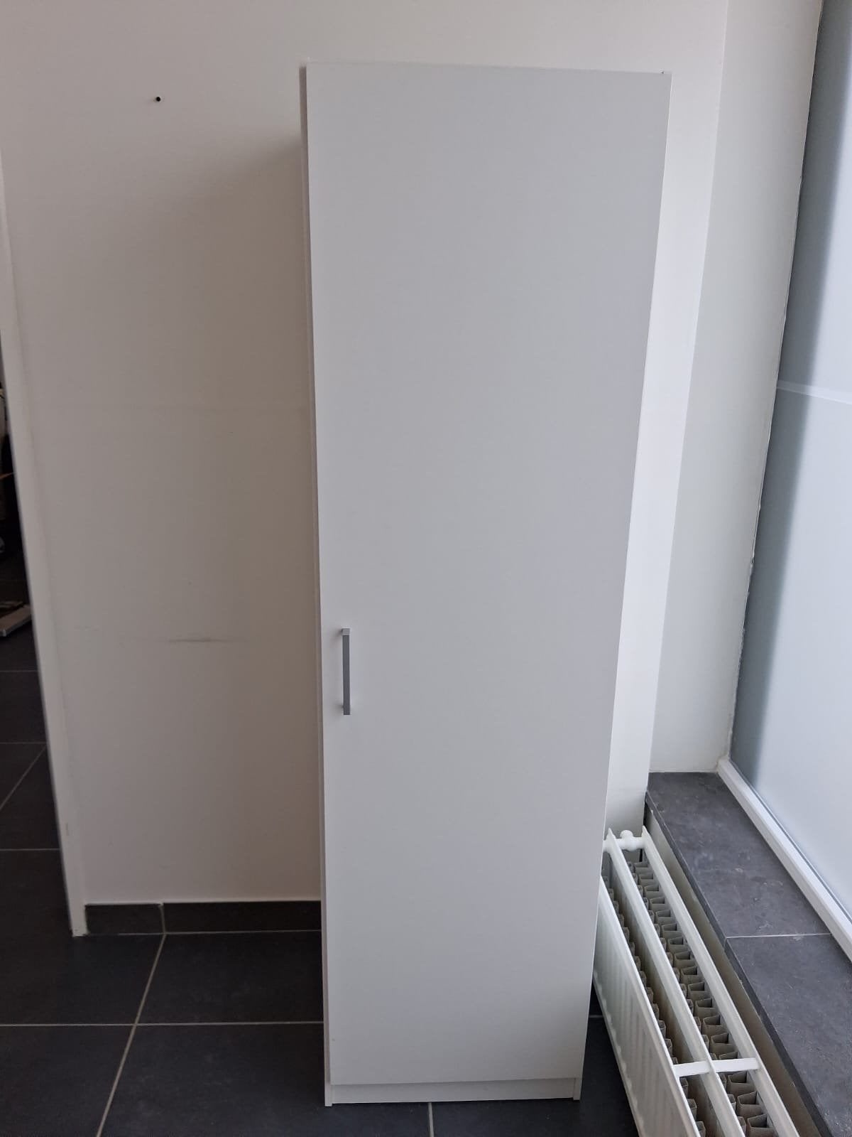 2x Witte smalle kast met planken, Huis en Inrichting, Kasten | Kledingkasten, Ophalen, Minder dan 50 cm, Gebruikt, 150 tot 200 cm