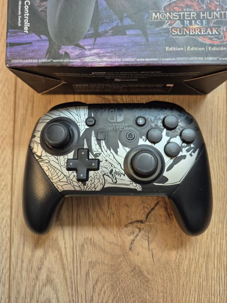 Nintendo Switch Pro Controller Monster Hunter Rise Sunbreak, Nintendo, Zo goed als nieuw, Nintendo of Europe GmbH, Goldsteinstrasse 235, 60528 Frankfurt am Main, Germany