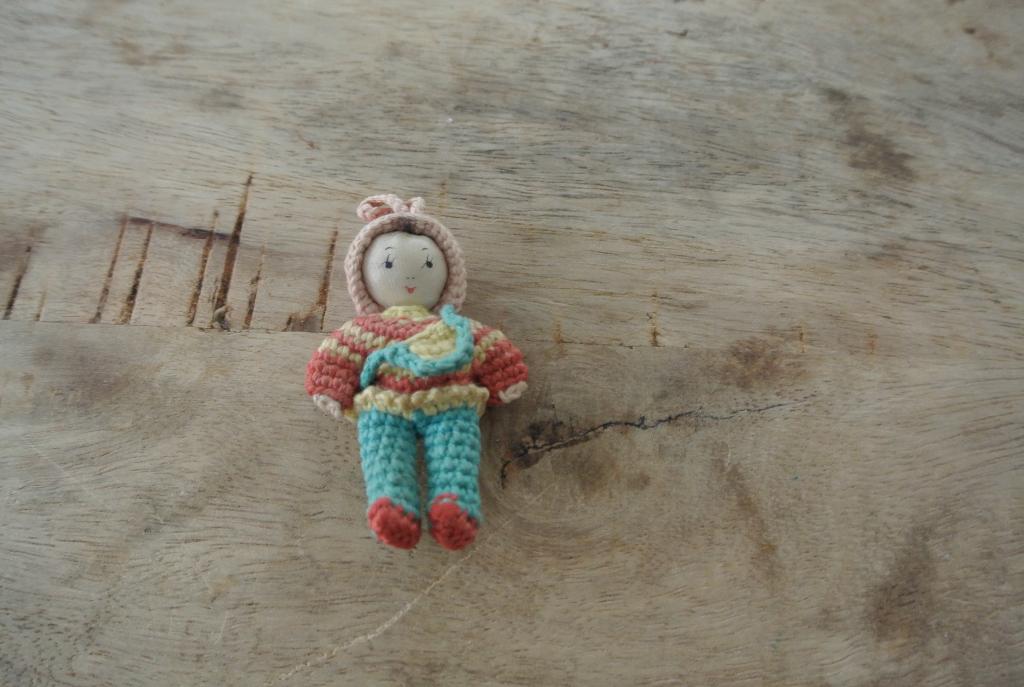 Poppenhuis klein popje/ nr 452, Antiek en Kunst, Ophalen of Verzenden