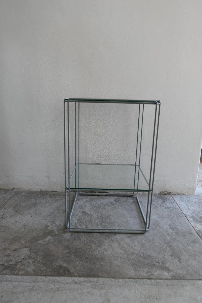 Vintage bijzettafel Isocele by Max Sauze, 45 tot 60 cm, Minder dan 55 cm, Ophalen of Verzenden, Vierkant